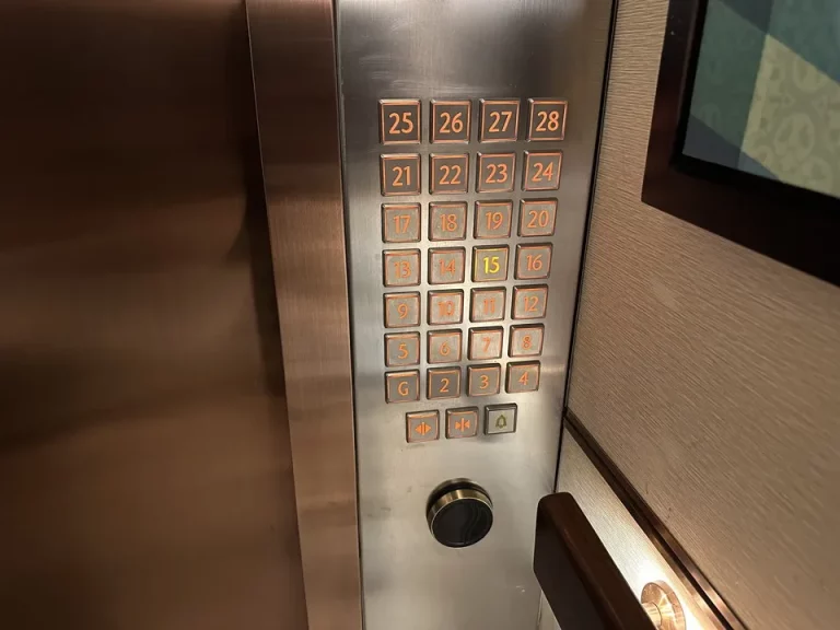 エレベーター階数ボタン