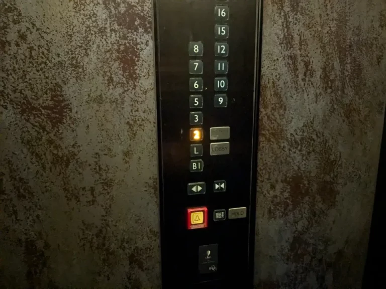 エレベーター階数ボタン