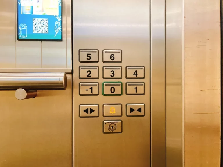 エレベーター階数ボタン