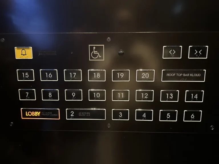 エレベーター階数ボタン