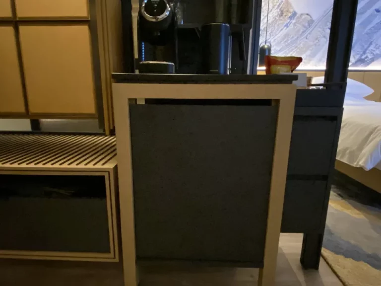 2冷蔵庫が格納されている部分