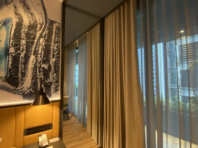 室内には全身が映る鏡もあります。