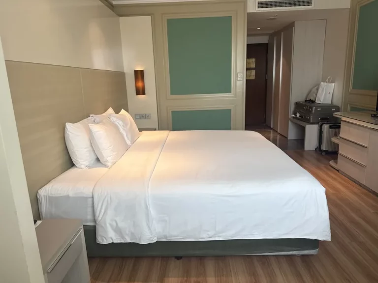 横方向からベッド