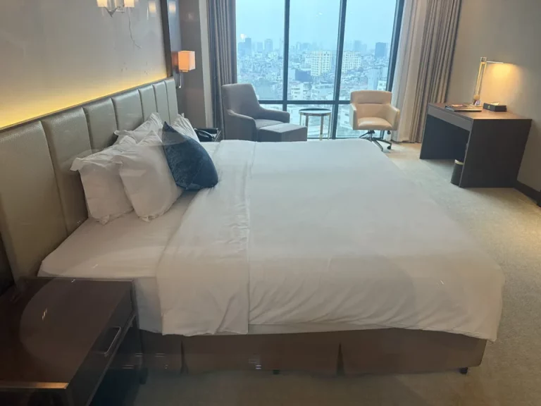 横方向からベッド