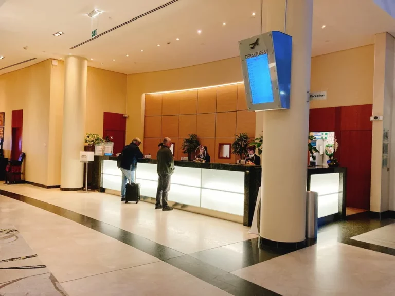 フロント全体&フロントカウンター