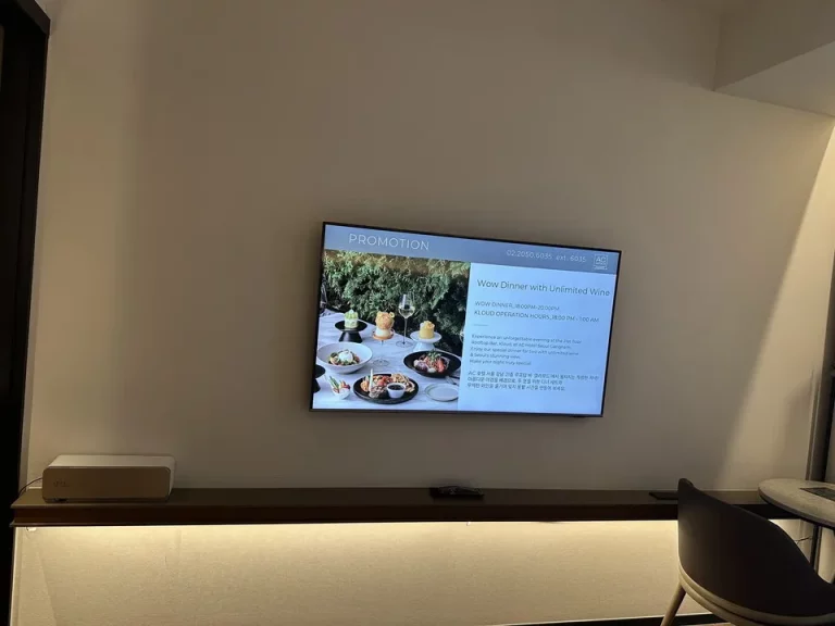 ベッド方向からTV