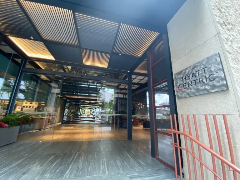 エントランス入り口付近です