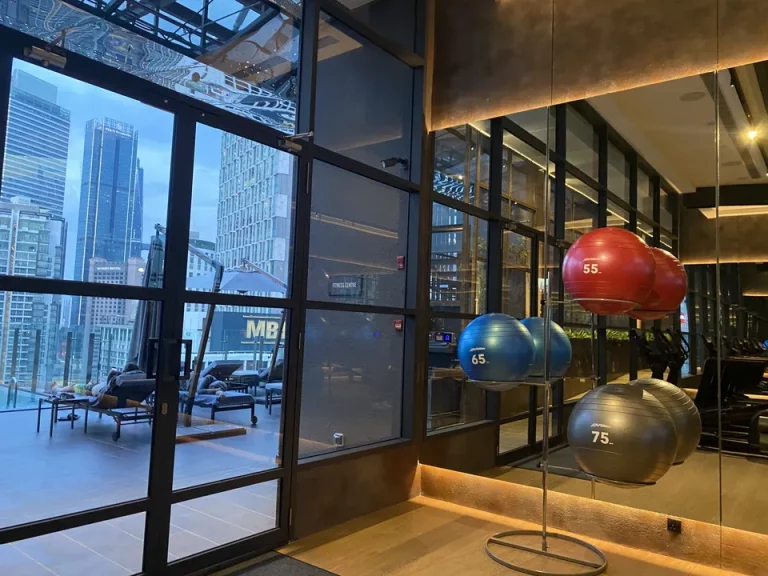 バランスボールや、ヨガマットを借りることができます。