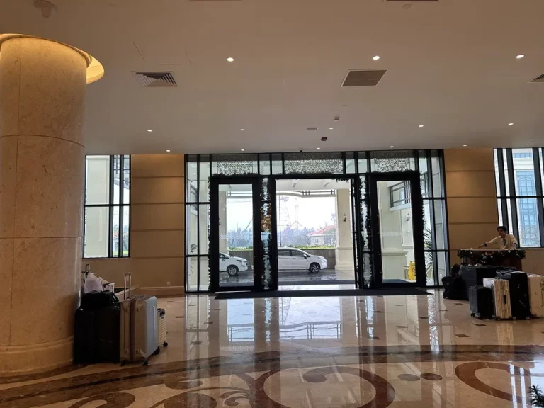 エントランス内観(1)