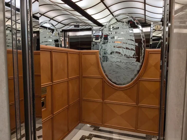 エレベーター内観