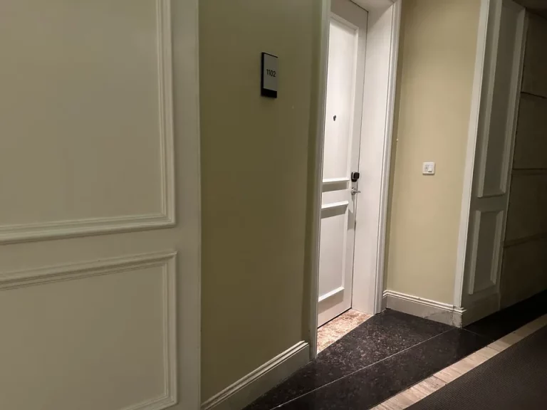 客室入口廊下付近