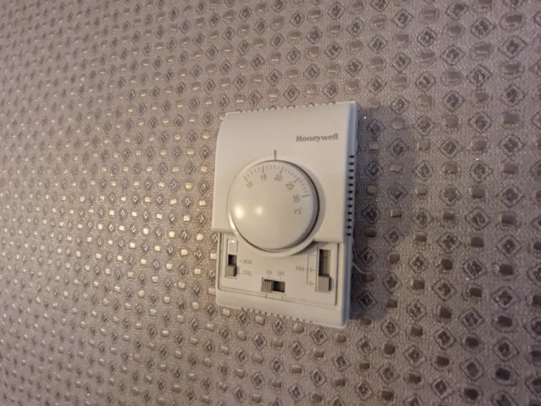 エアコンコントローラー