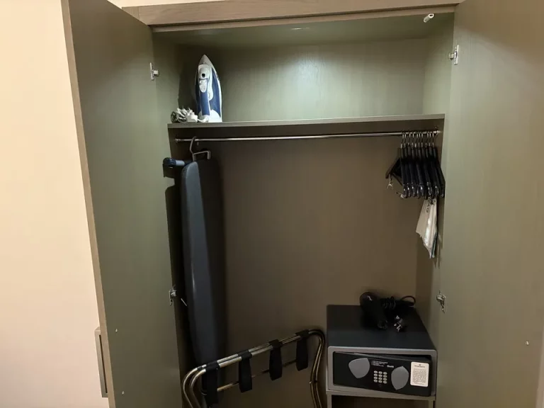 クローゼット開