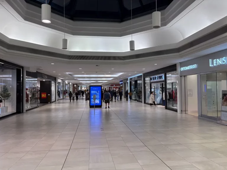 最寄りのデパート CF richmond centre