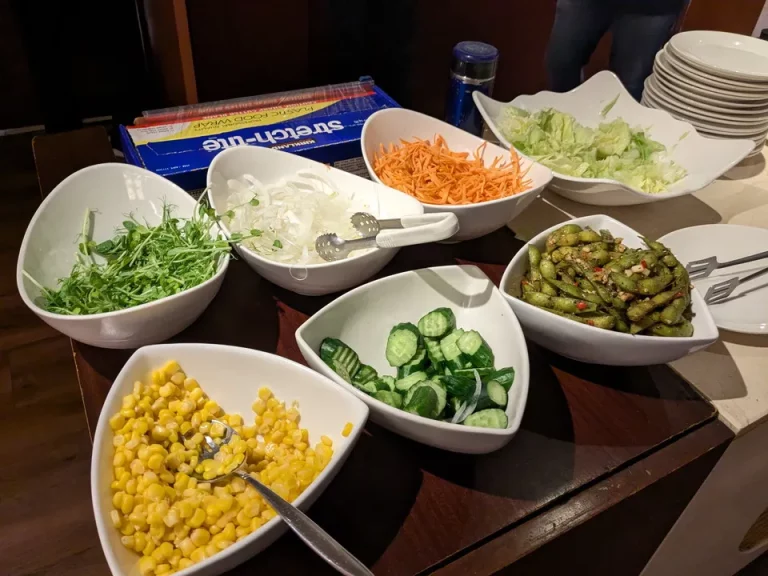 サラダコーナー