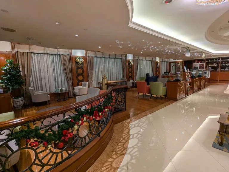 ロビーにローレルラウンジ