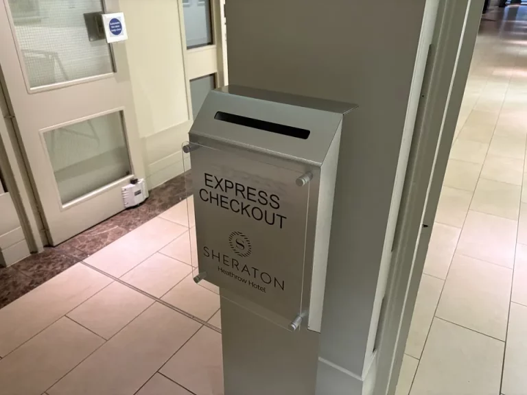 チェックアウト