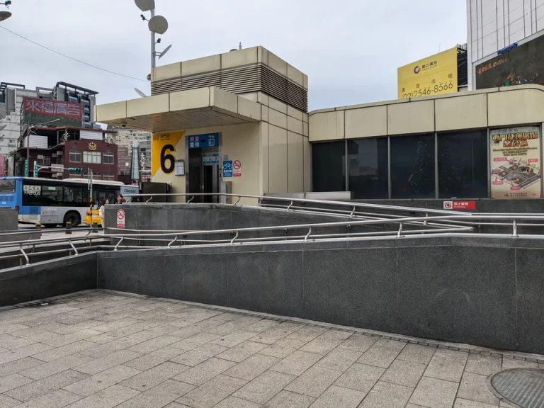 地下鉄西門駅6番出口にはエレベーターもあります