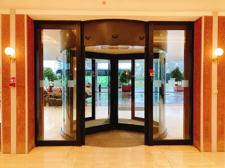 エントランス内観