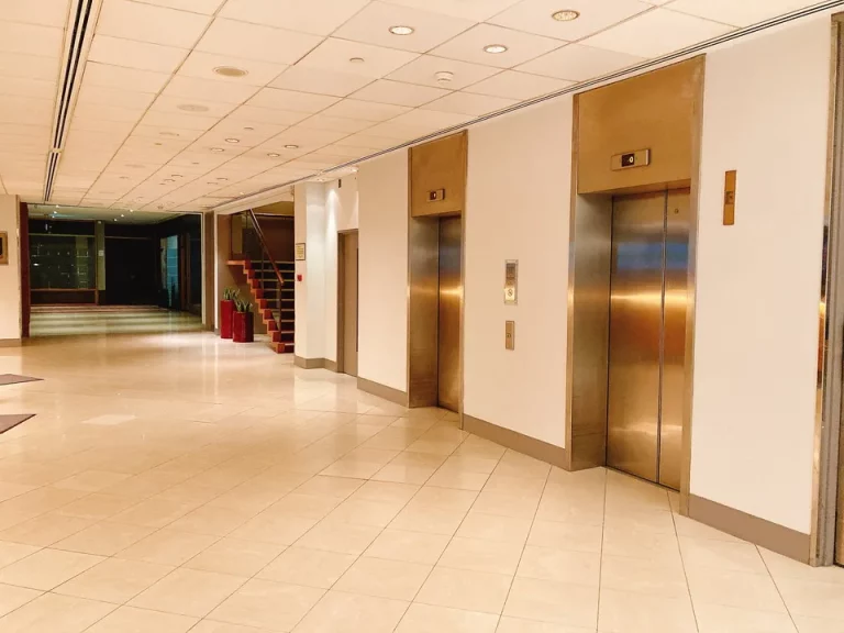 エレベーターホールフロント階