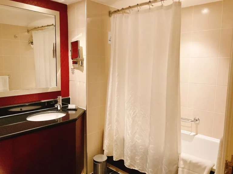 シャワーカーテン