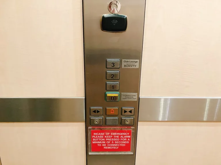 エレベーター階数ボタン