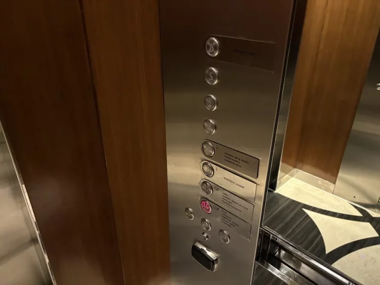 エレベーター(3)