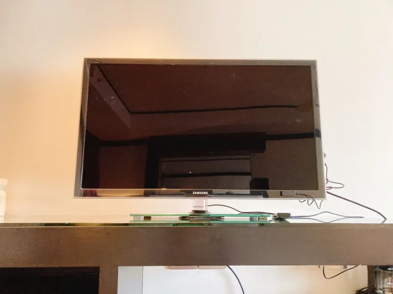 ベッド方向からTV