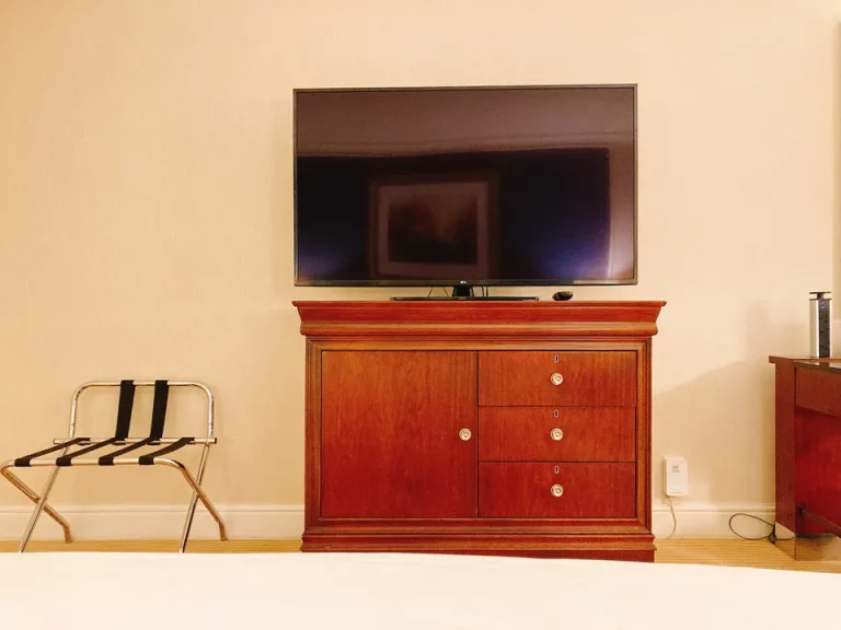 ベッド方向からTV