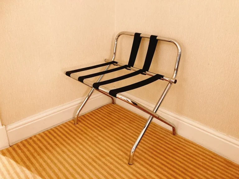 荷物を置くラック