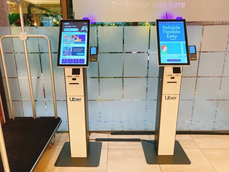 ミュージカルやイベントなどのチケットが購入できる券売機?