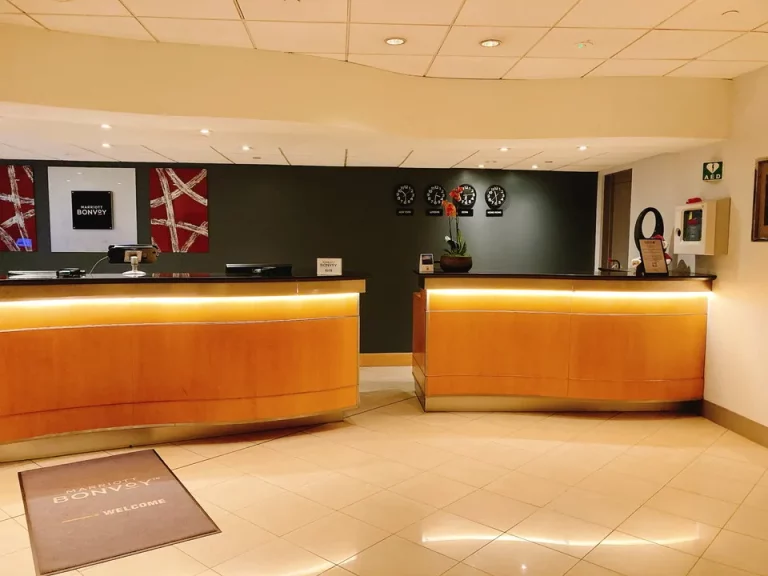 フロントカウンター