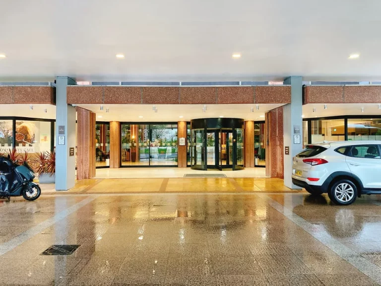 エントランス外観