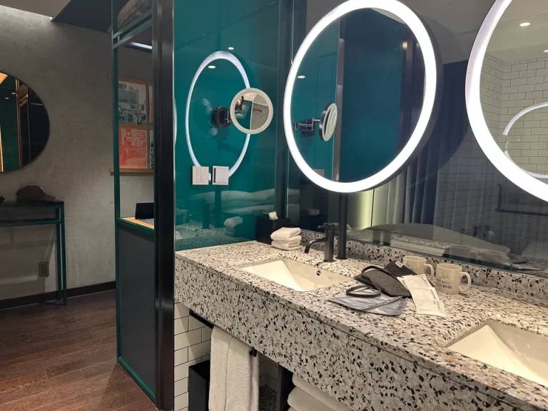 バスルーム内から入口