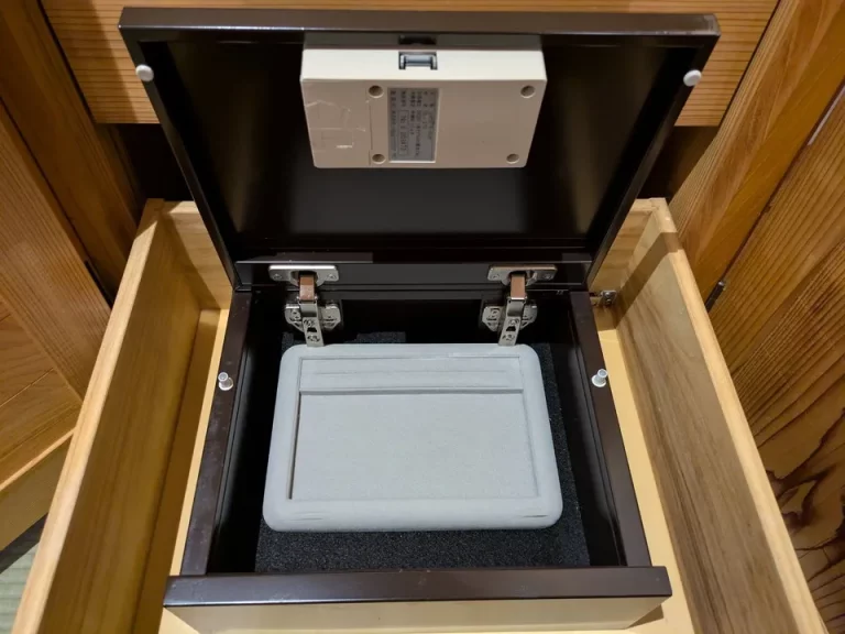 セーフティーボックス(開けた状態)