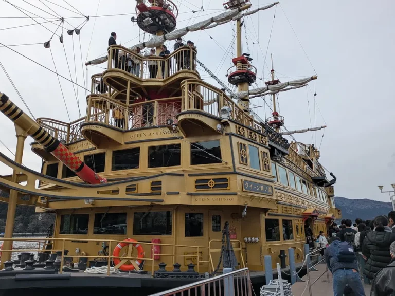 海賊船(箱根町港~桃源台)