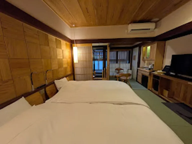 客室全体(窓際方向)