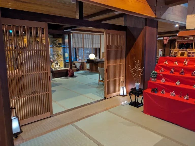 エントランスからフロントへの動線