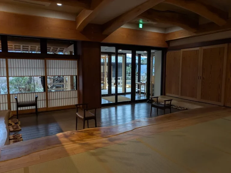 エントランス内観(1)