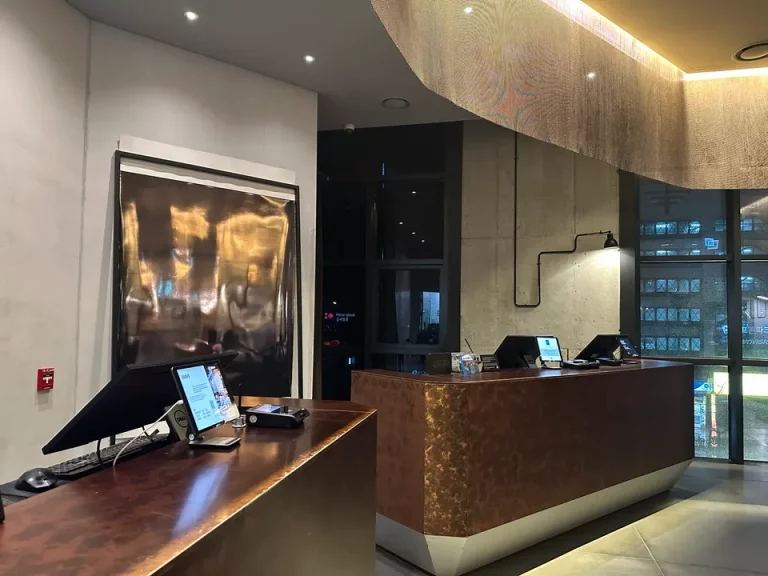 フロントカウンター