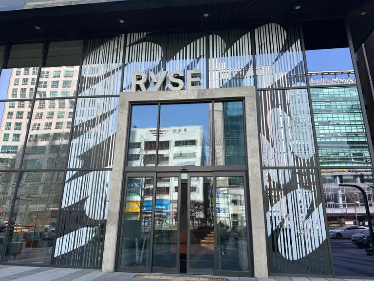 エントランス外観