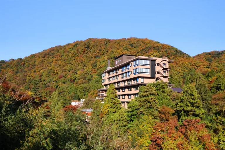 吉祥やまなか外観_秋_1