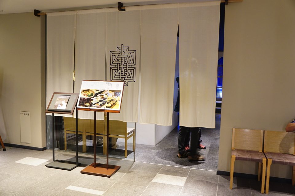 朝食会場入り口 copy